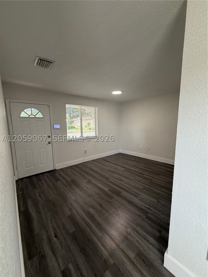 590 Nw 58th St - Photo 3 of 13