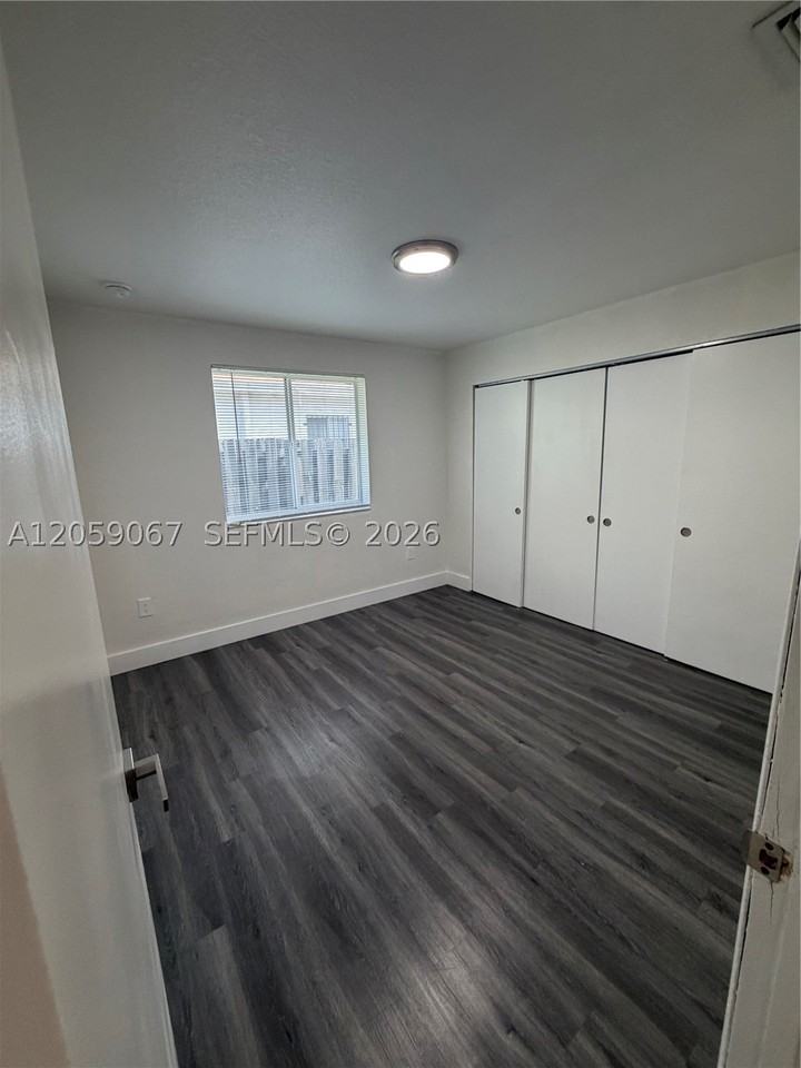 590 Nw 58th St - Photo 5 of 13