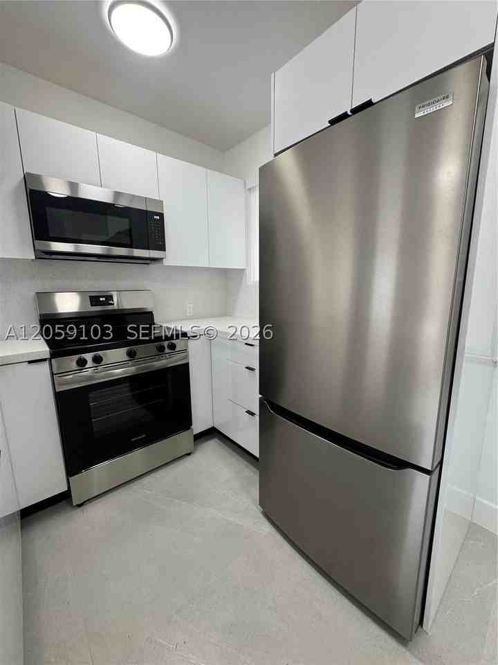 180 W 21st St #180 - Photo 2 of 24