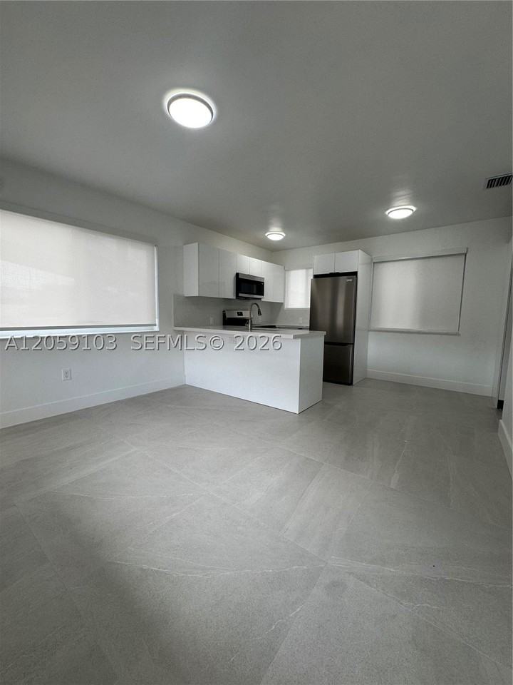 180 W 21st St #180 - Photo 3 of 24