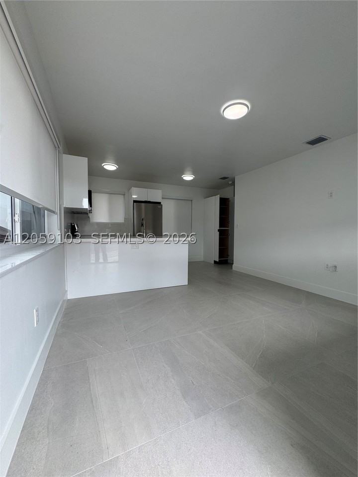 180 W 21st St #180 - Photo 4 of 24