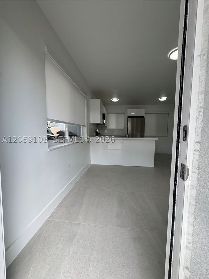 180 W 21st St #180 - Photo 5 of 24
