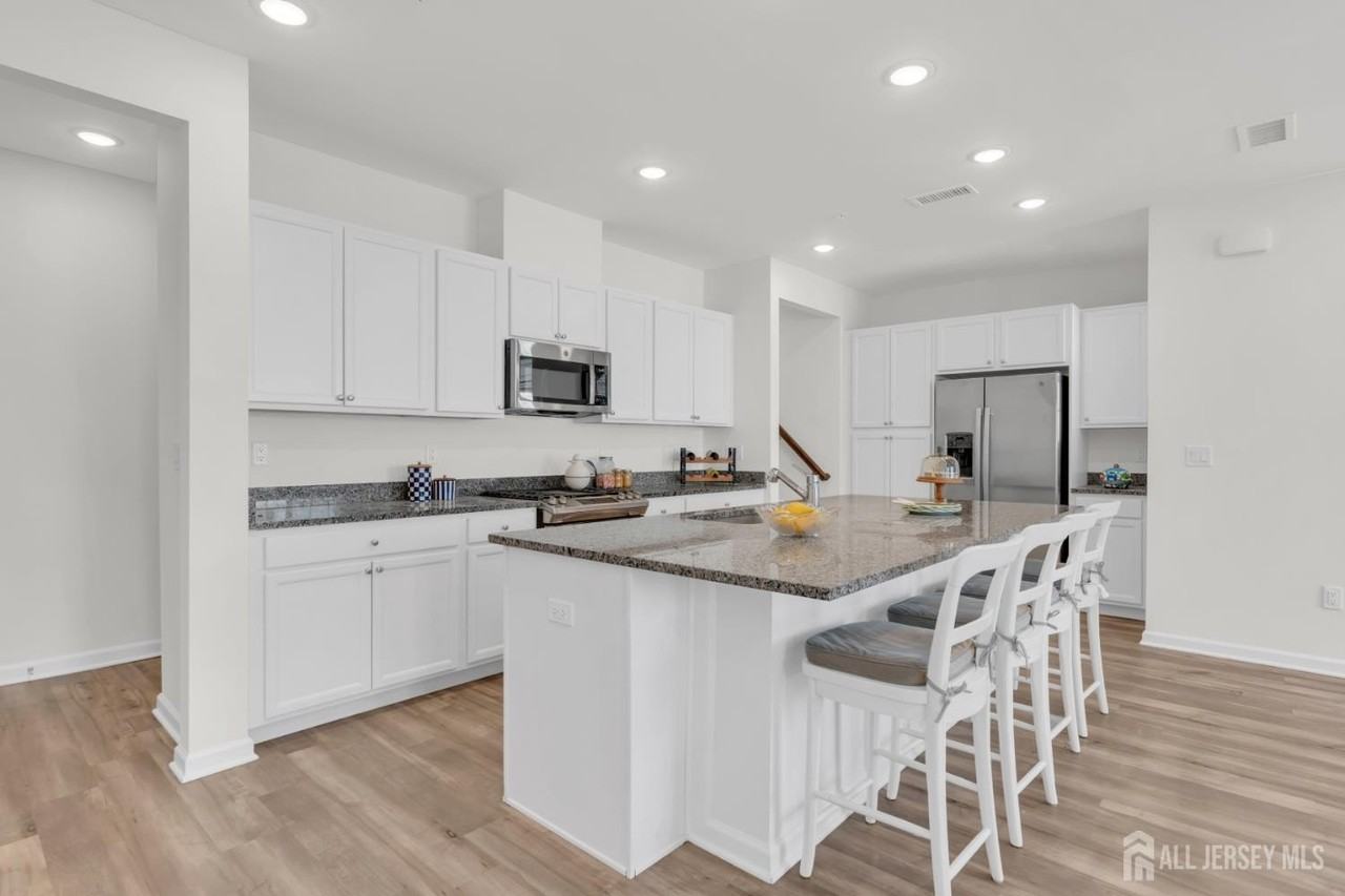 731 Station Rd - Photo 5 of 35