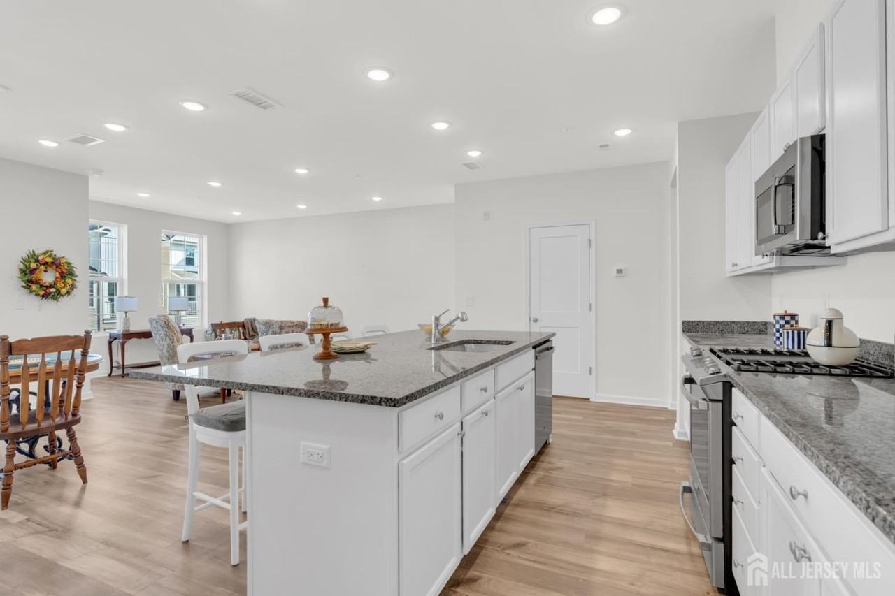 731 Station Rd - Photo 6 of 35