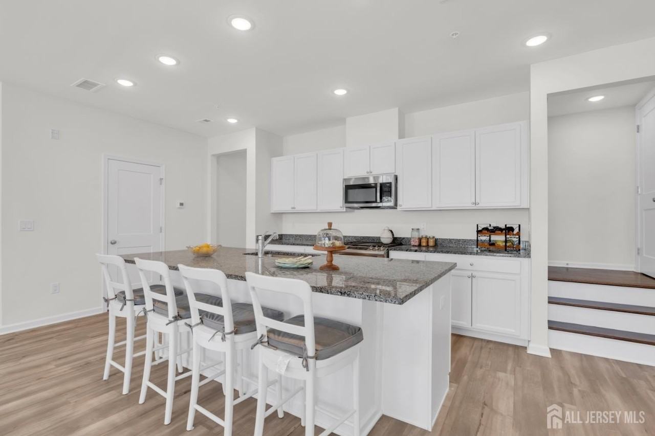 731 Station Rd - Photo 7 of 35