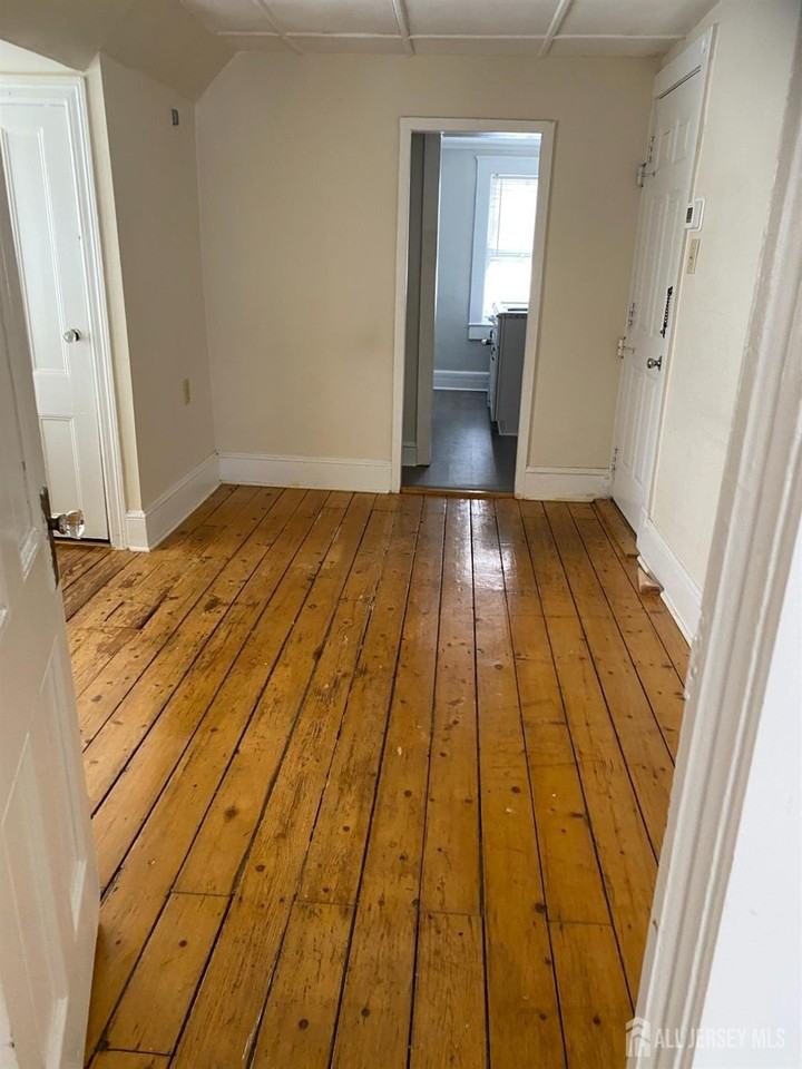 235 Montgomery St #3 - Photo 4 of 15