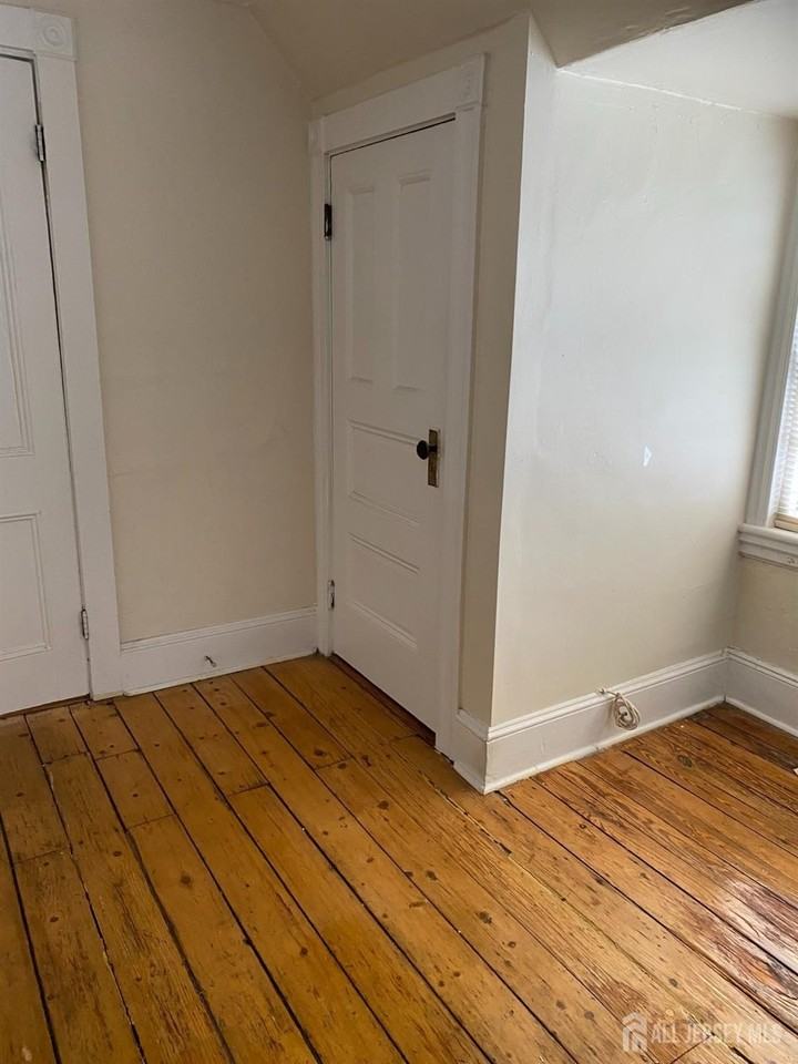 235 Montgomery St #3 - Photo 6 of 15