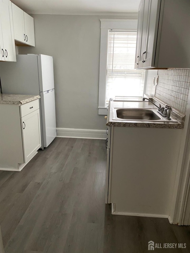 235 Montgomery St #3 - Photo 7 of 15