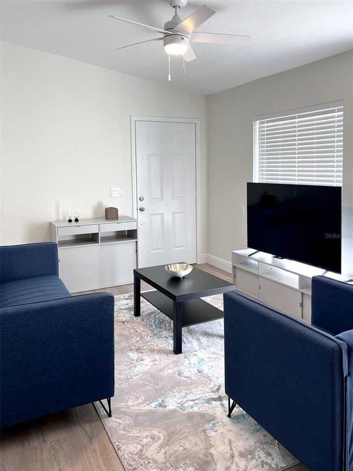 2414 Center Ave - Photo 2 of 14
