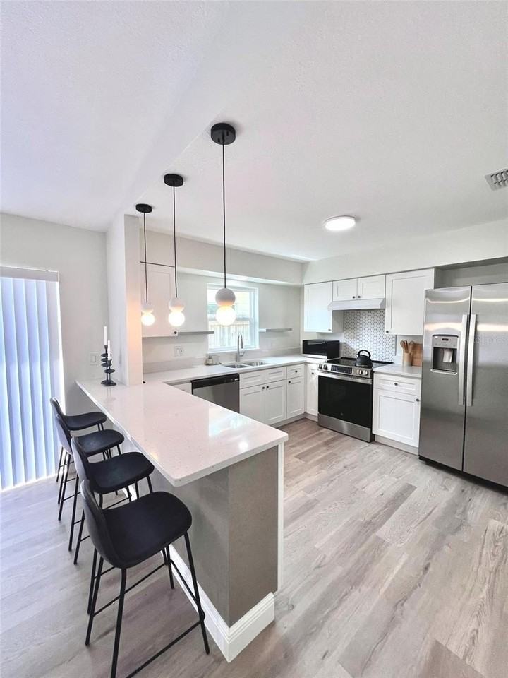 2414 Center Ave - Photo 5 of 14