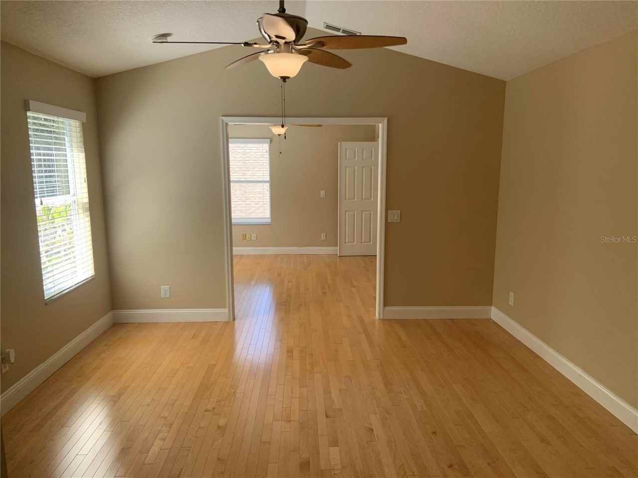 4527 Riverton Dr - Photo 2 of 21