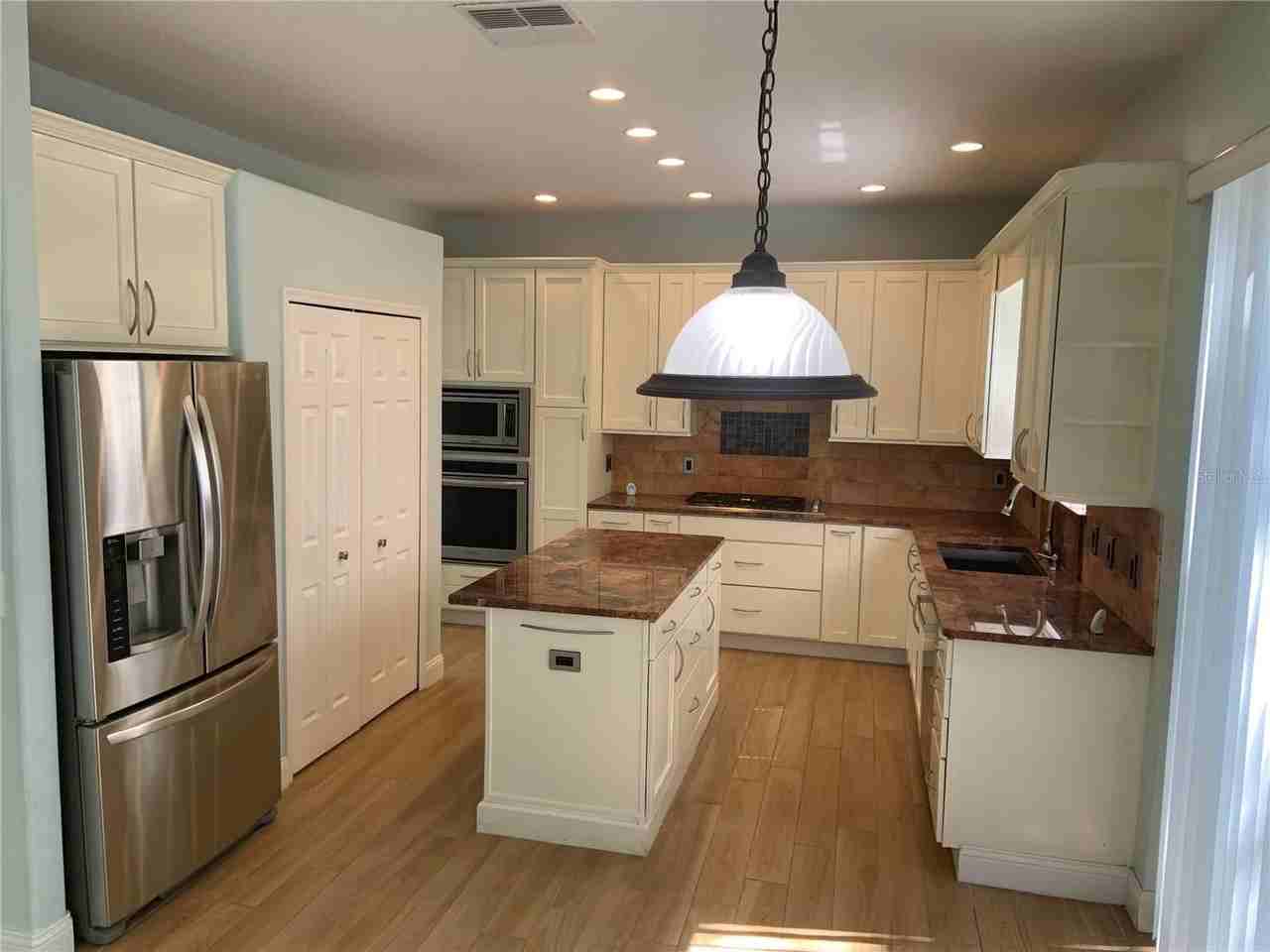 4527 Riverton Dr - Photo 3 of 21