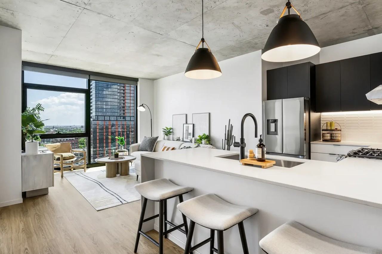 225 N Elizabeth St #1801