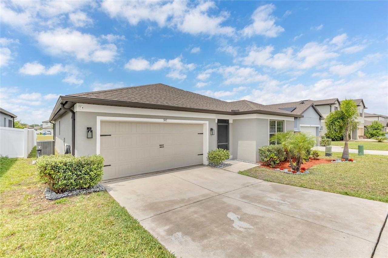 747 Citrus Isle Dr - Photo 2 of 38