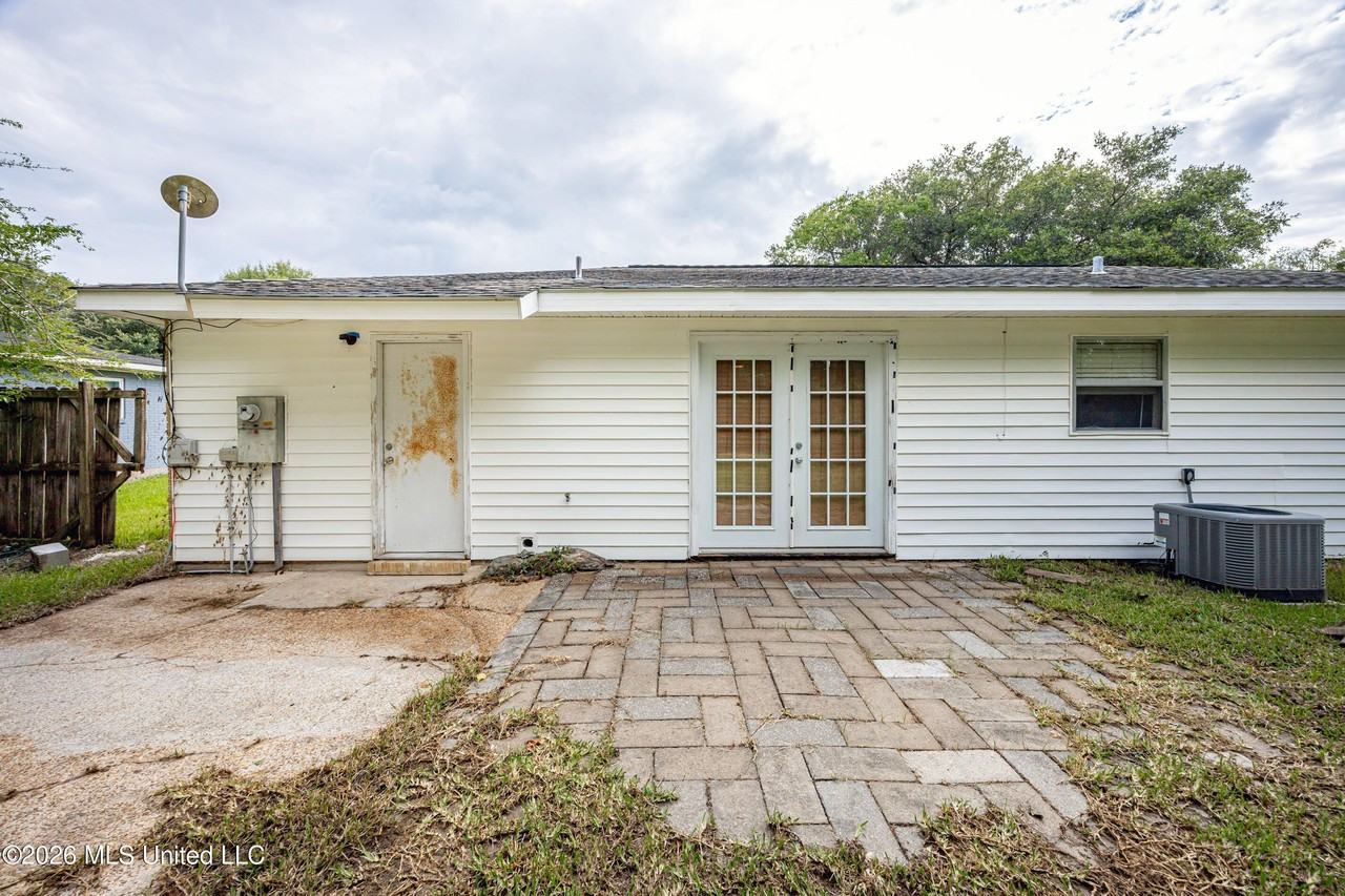 2840 Gardendale Ave - Photo 6 of 37