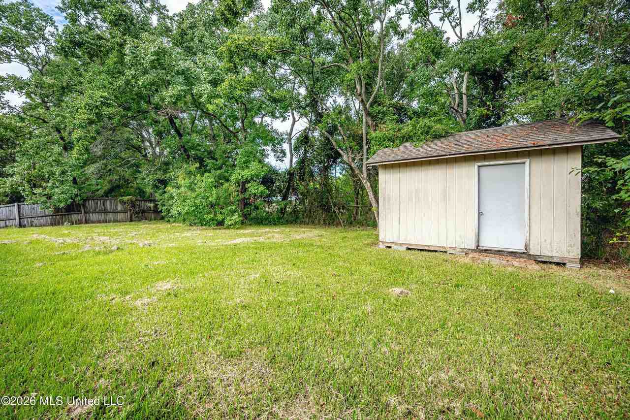 2840 Gardendale Ave - Photo 7 of 37