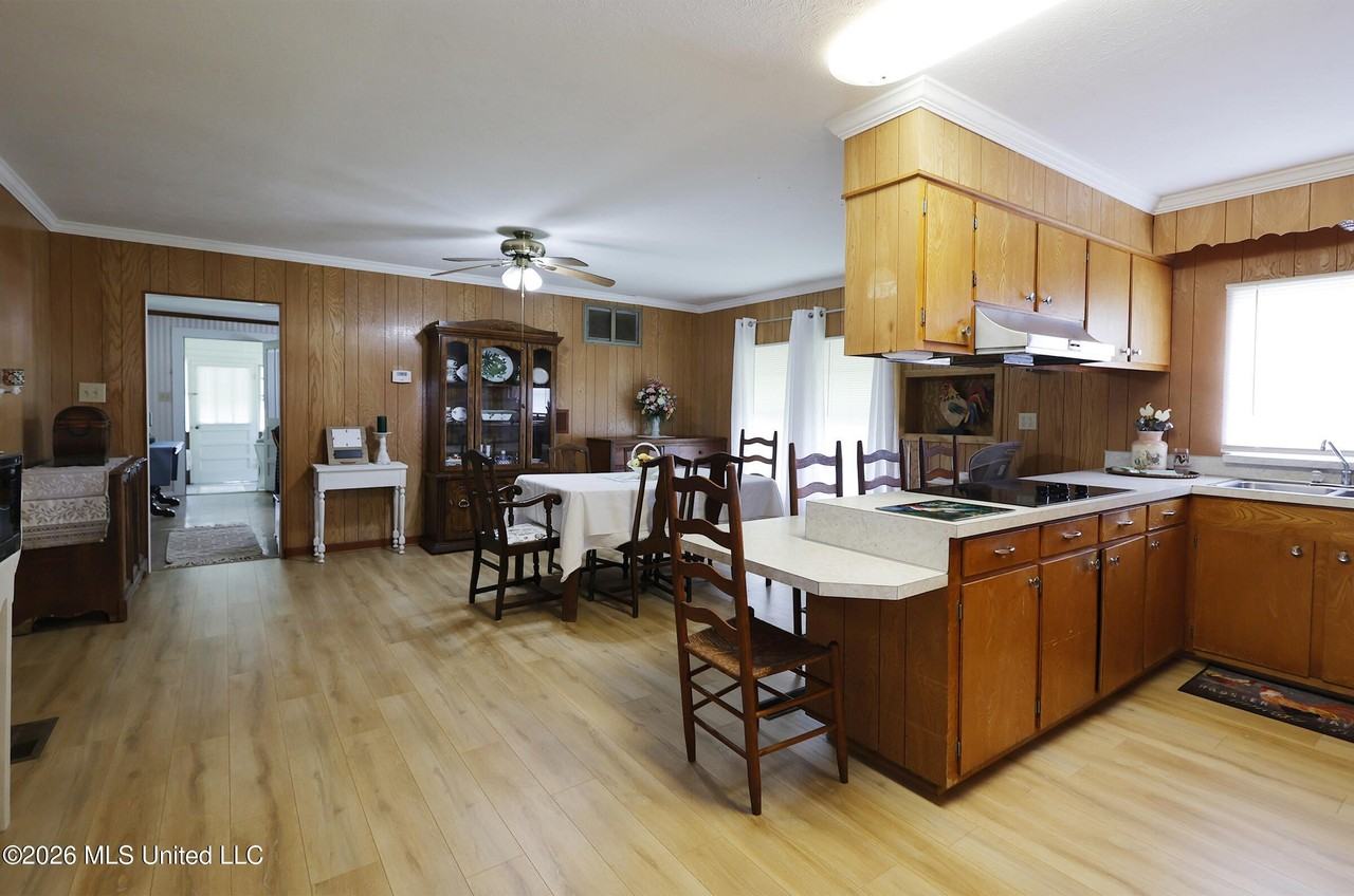 7037 Lilly Rd - Photo 3 of 27