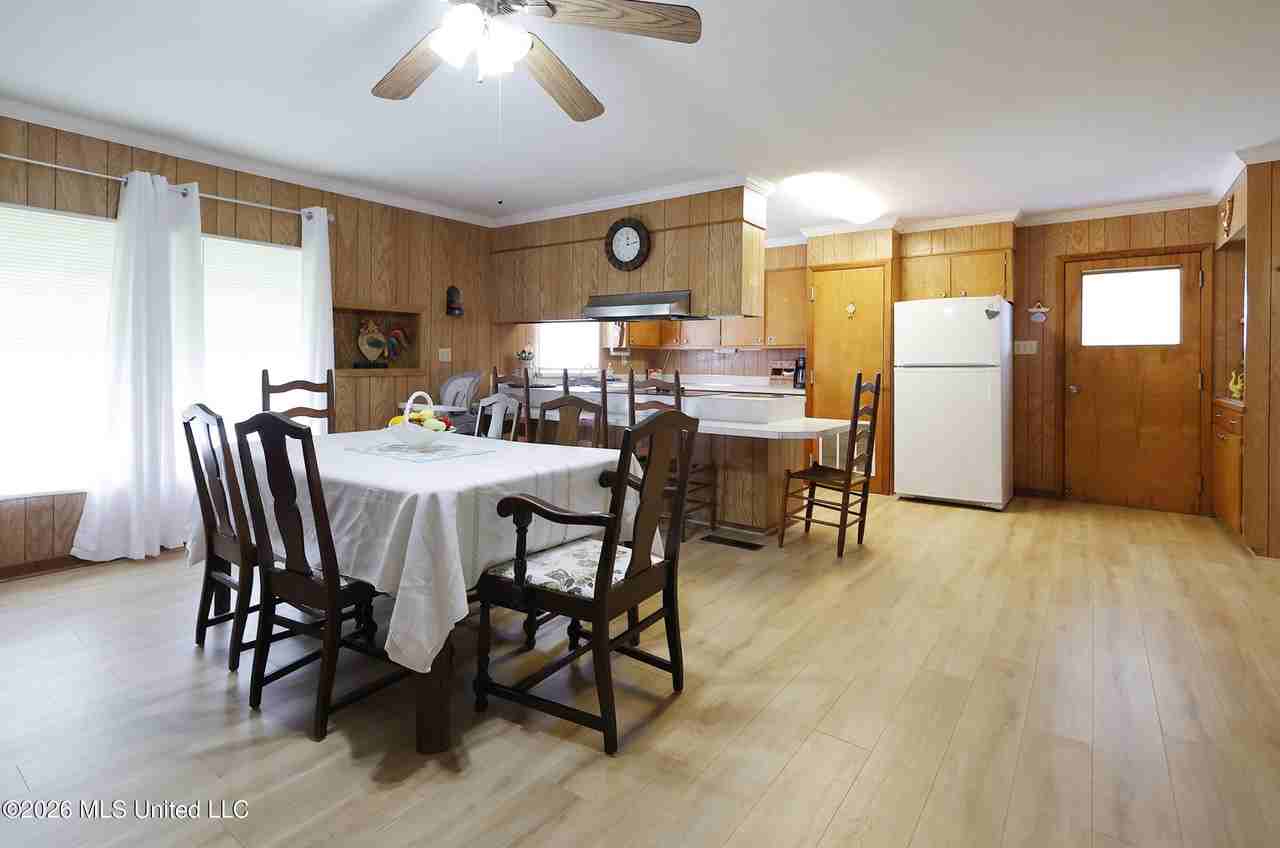 7037 Lilly Rd - Photo 4 of 27
