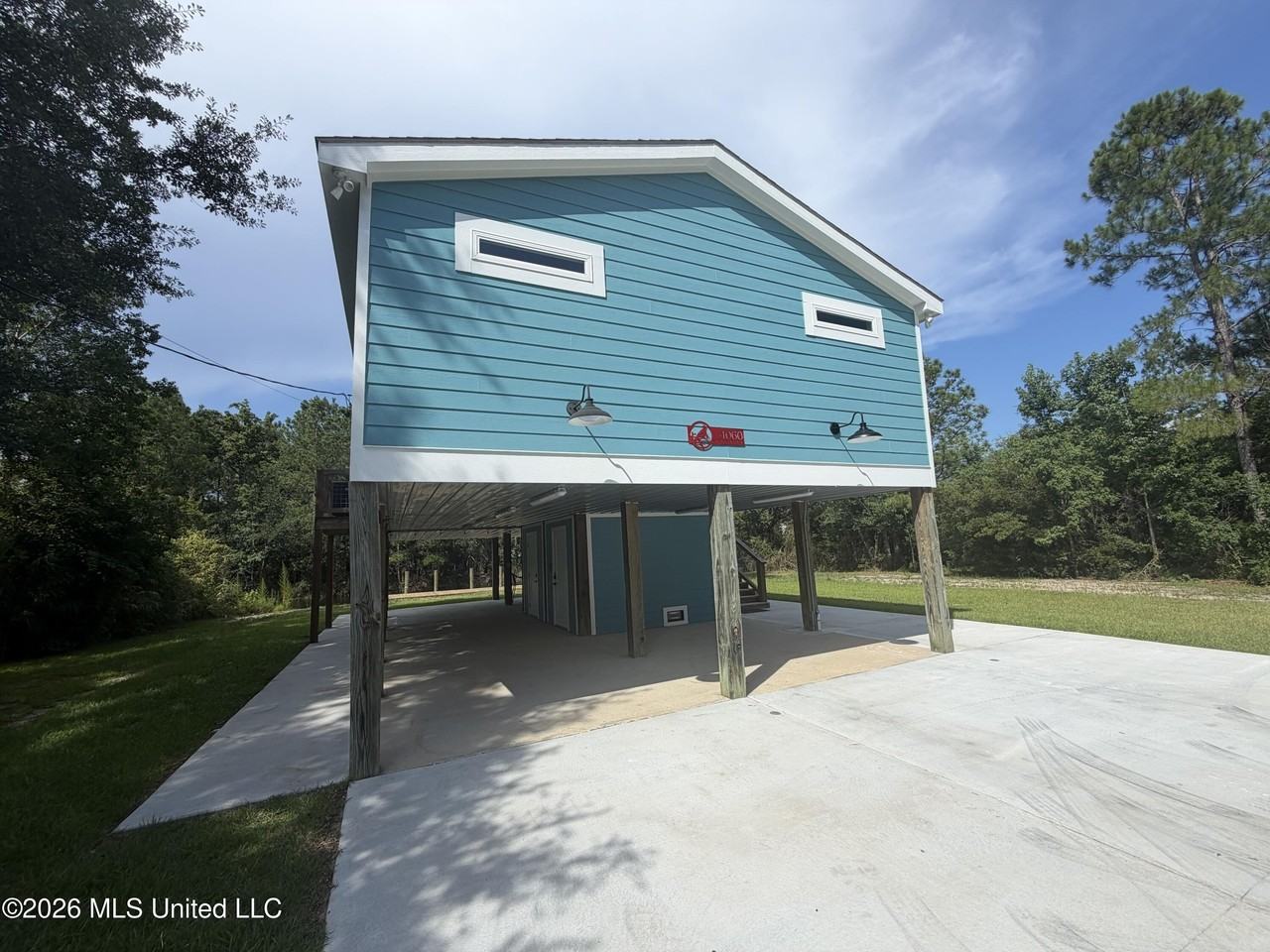 4060 Cardinal St - Photo 2 of 32