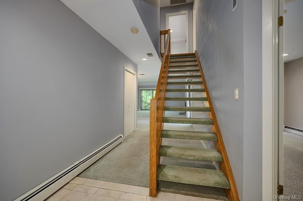 23 Evon Ct - Photo 3 of 36