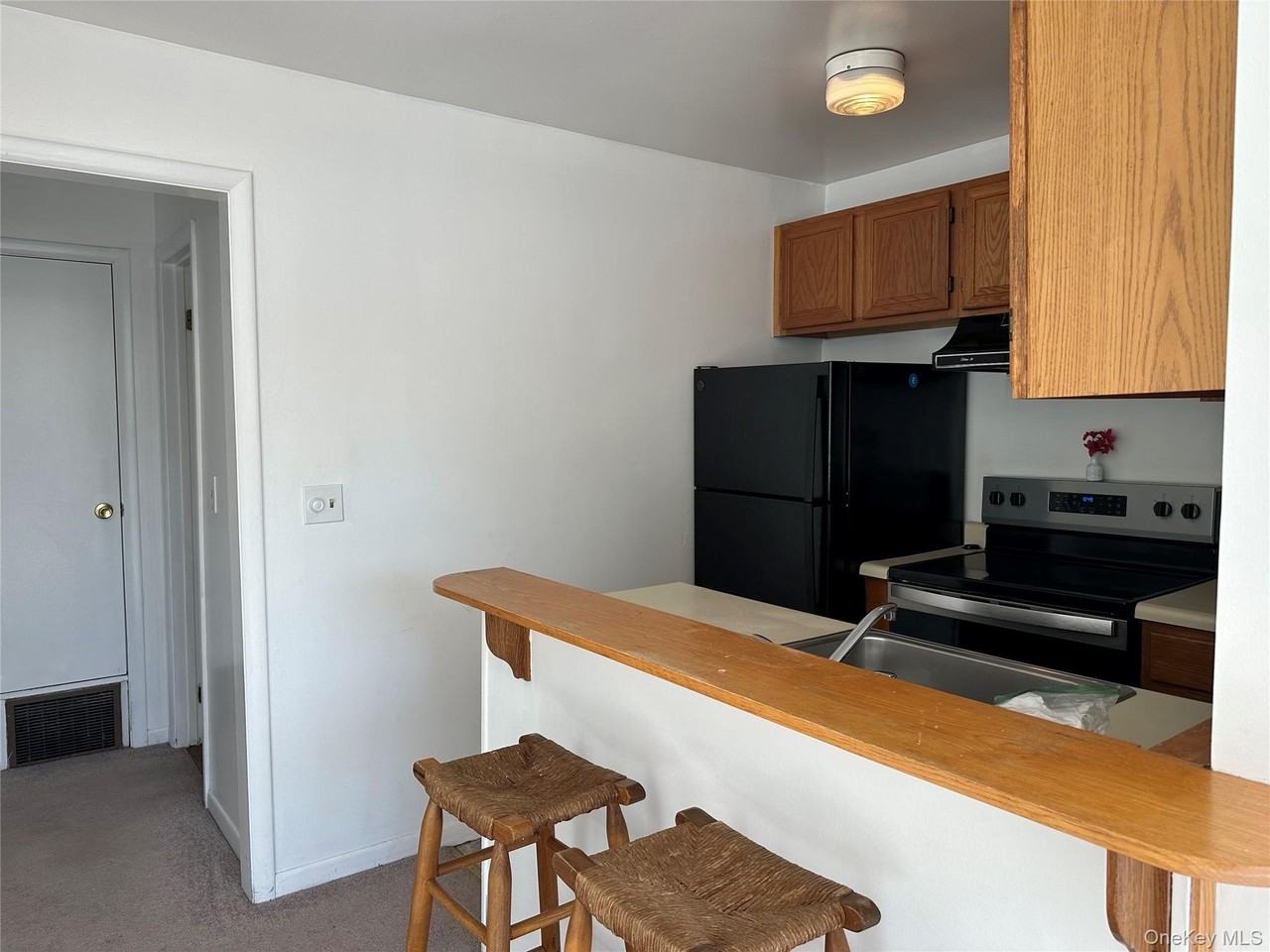 165 Ulster Ave #8 - Photo 7 of 36