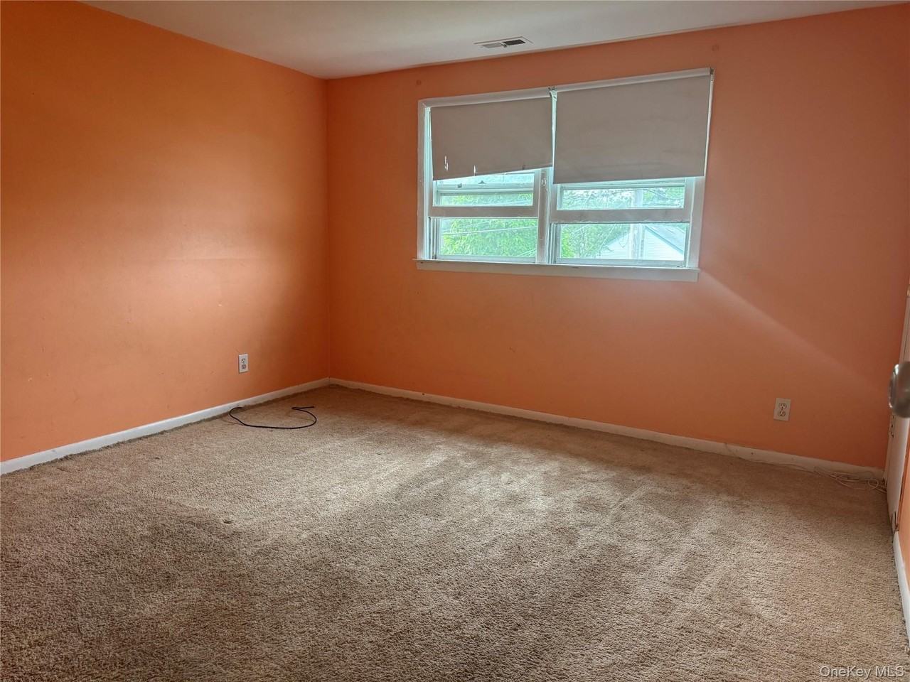 124 Parkdale Dr - Photo 3 of 29