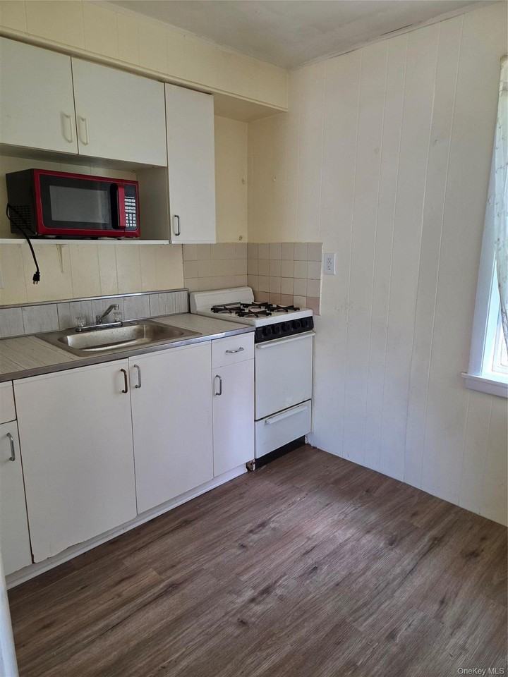 119 W Railroad Ave - Photo 3 of 8