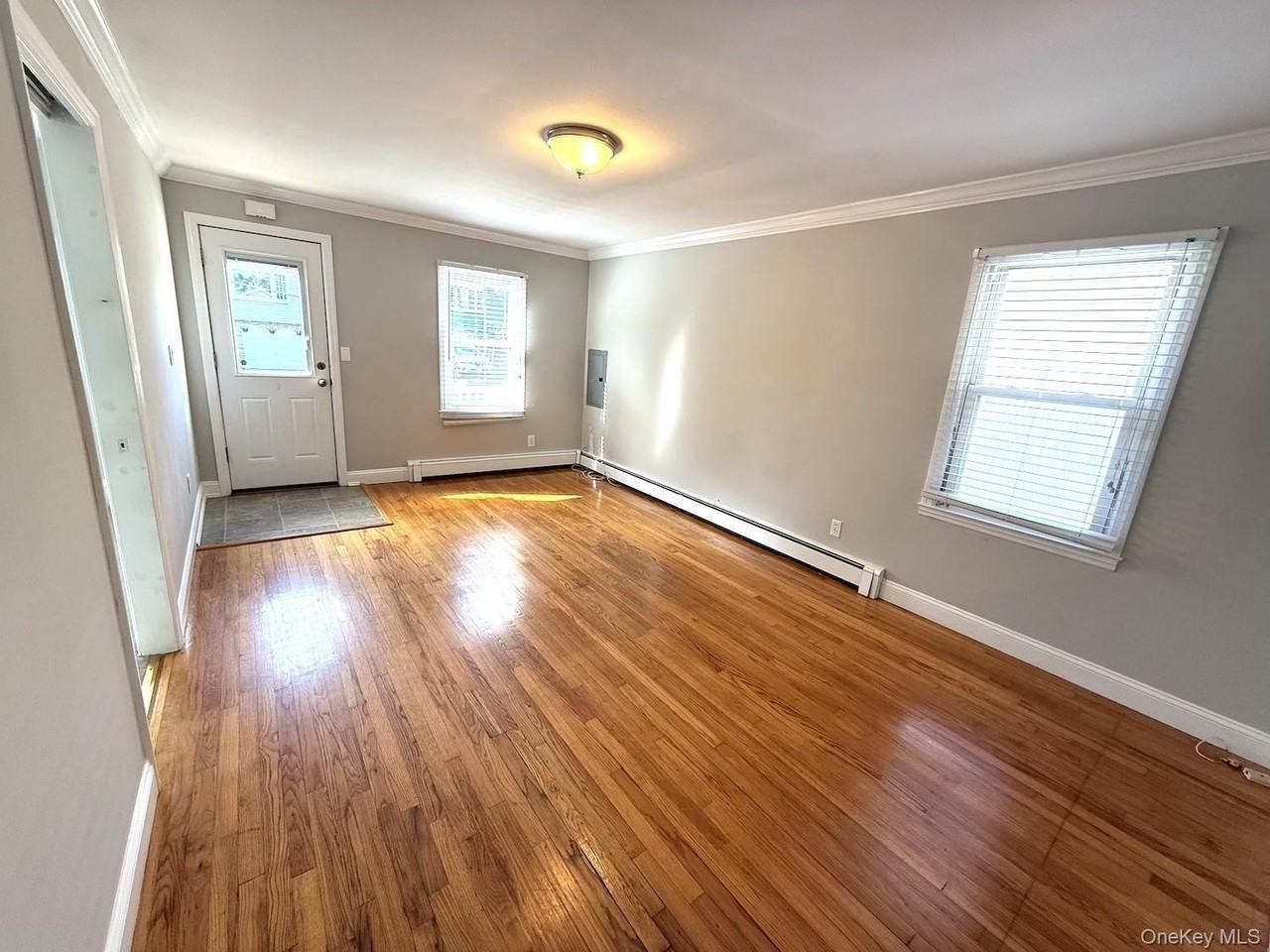 21 Kingdom Ct - Photo 4 of 10
