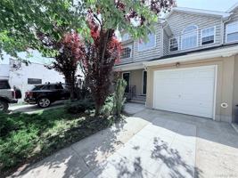 featured image of 12 Yennicock Ave