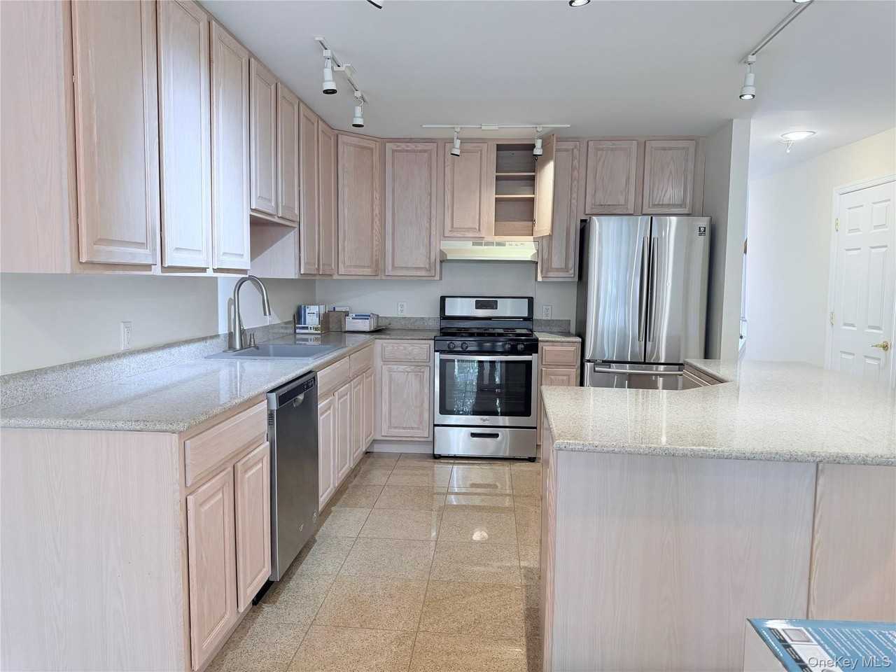12 Yennicock Ave - Photo 2 of 11