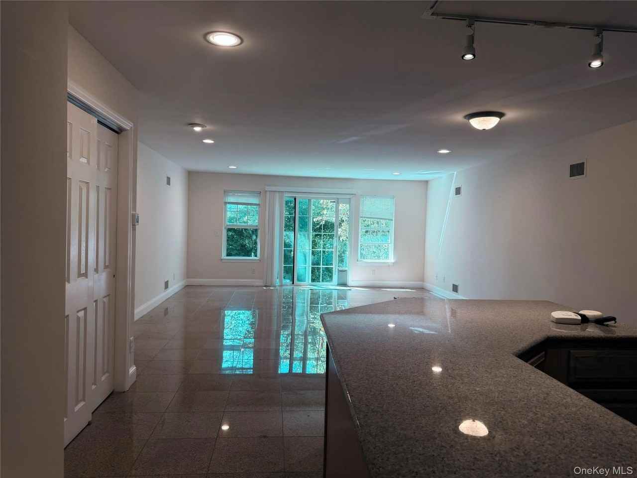 12 Yennicock Ave - Photo 3 of 11