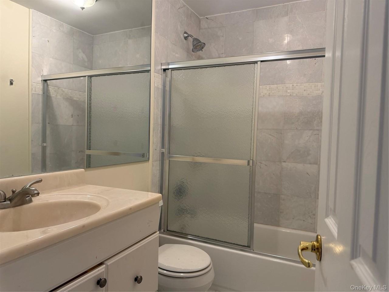 12 Yennicock Ave - Photo 4 of 11