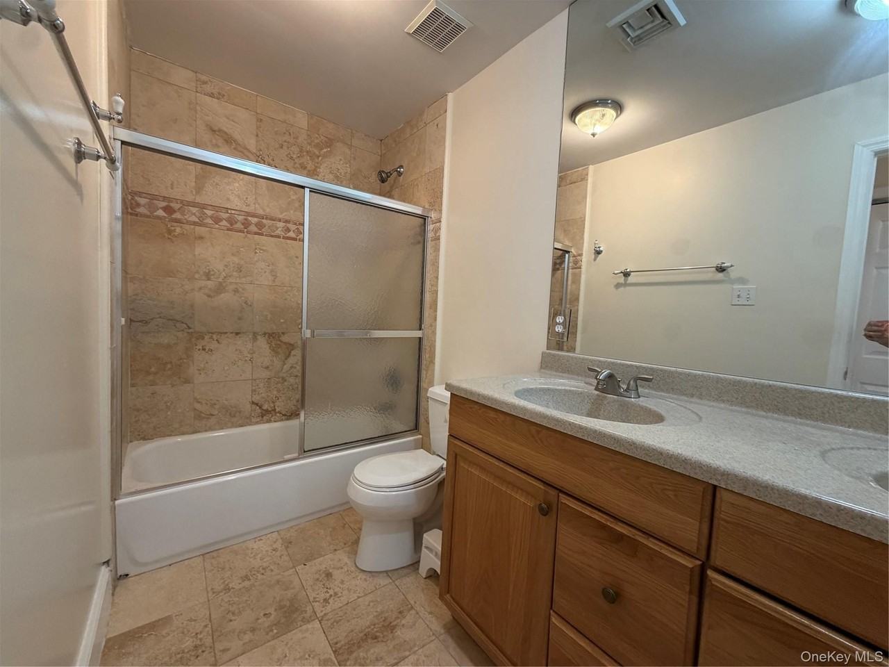 12 Yennicock Ave - Photo 5 of 11