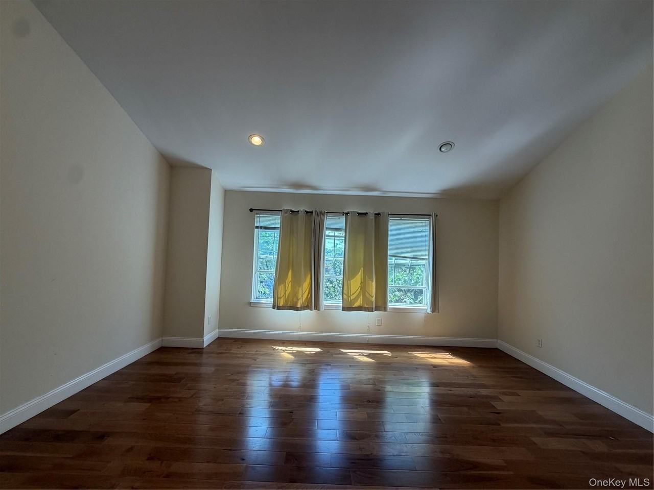 12 Yennicock Ave - Photo 6 of 11