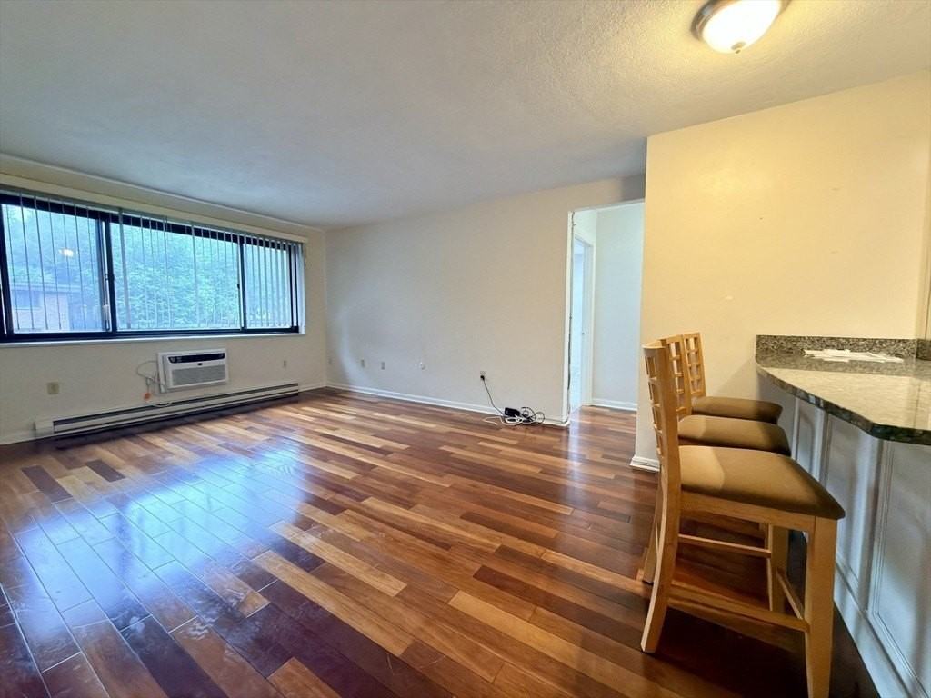 1323 Worcester Rd #H8 - Photo 4 of 34
