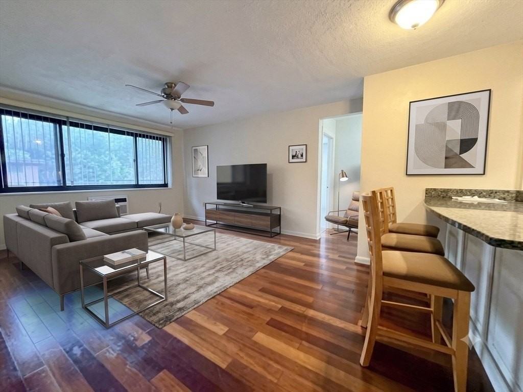 1323 Worcester Rd #H8 - Photo 5 of 34