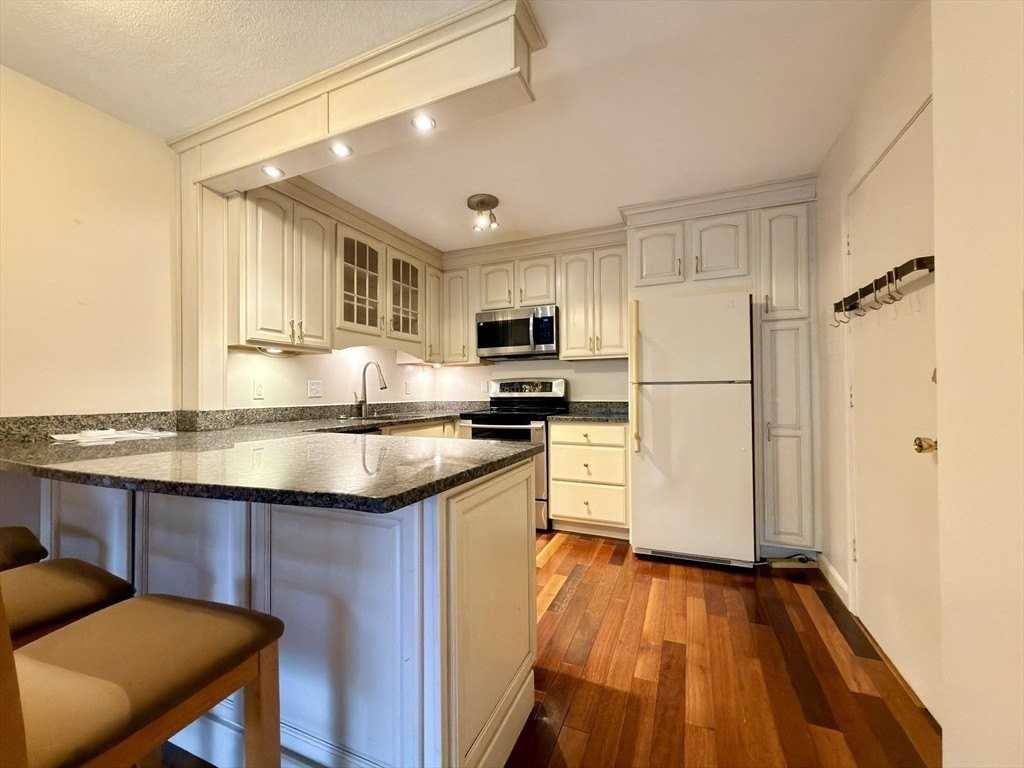 1323 Worcester Rd #H8 - Photo 7 of 34