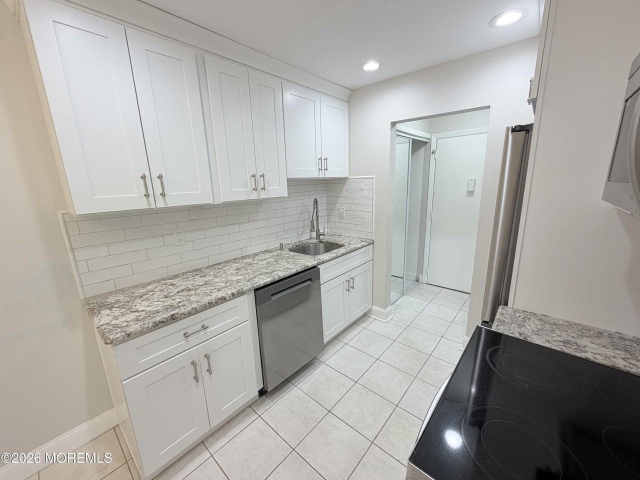 35 Amberly Dr #J - Photo 3 of 13
