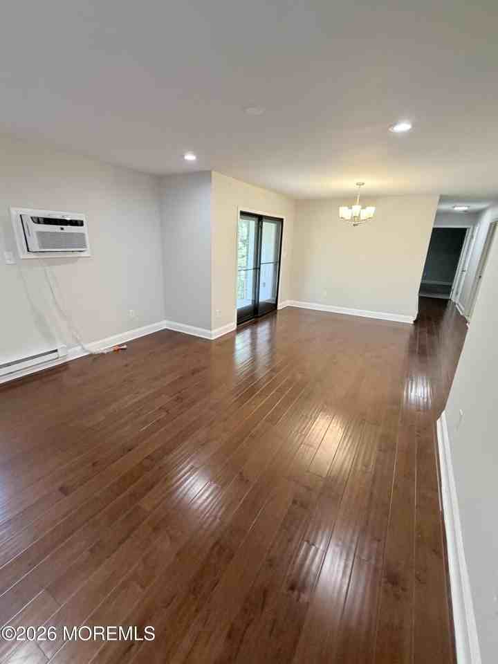 35 Amberly Dr #J - Photo 5 of 13