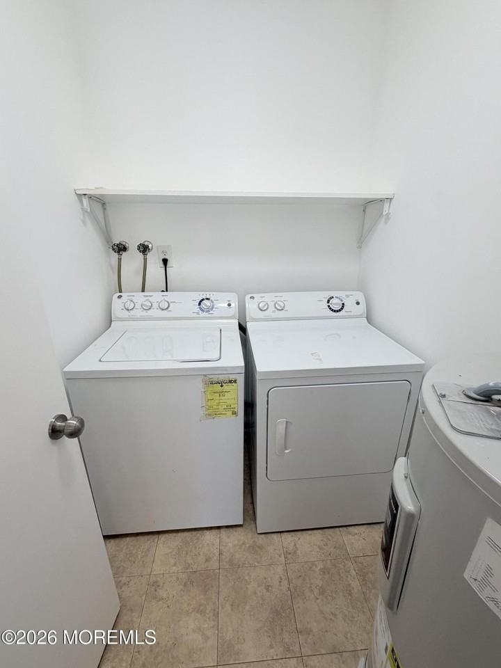 35 Amberly Dr #J - Photo 7 of 13