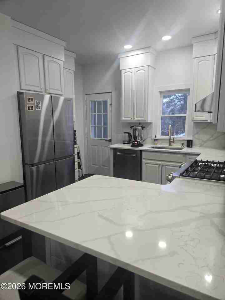 486 W Lincoln Ave - Photo 6 of 14