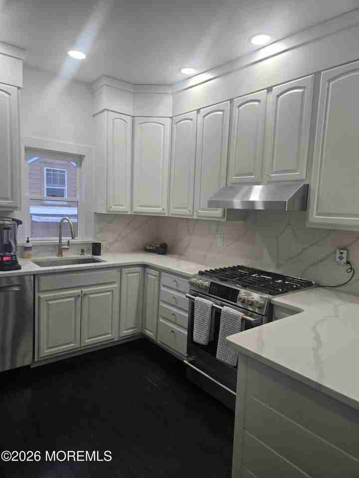 486 W Lincoln Ave - Photo 7 of 14