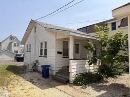 featured image of 1710 B St #BACK
