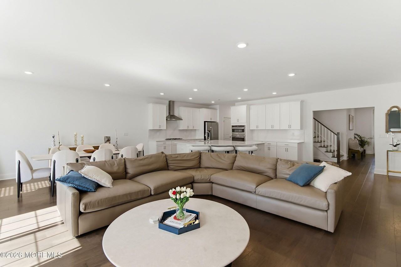 1402 Journey Ave - Photo 5 of 49