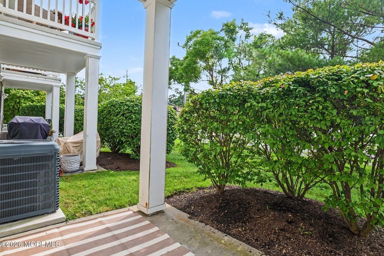 836 4th Ave - Photo 5 of 30