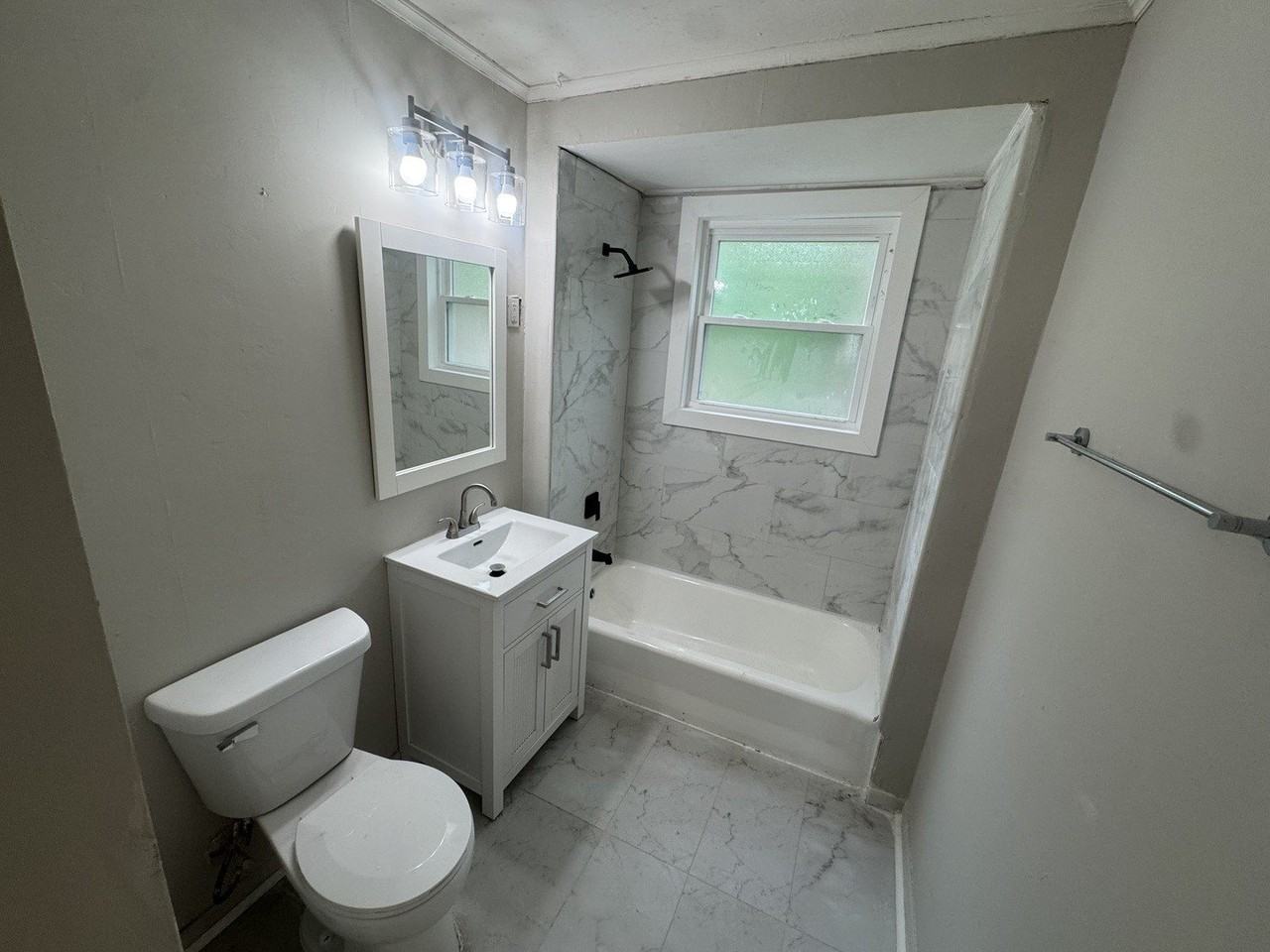 14428 University Ave - Photo 6 of 10