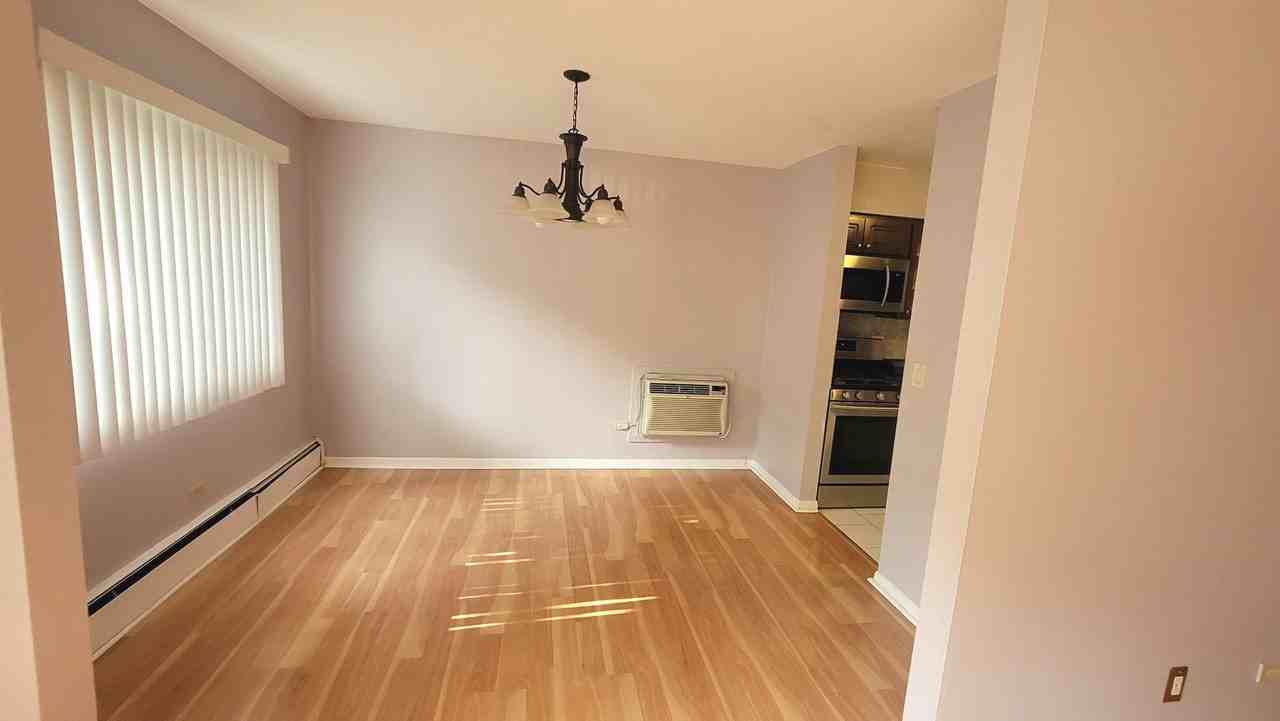 7227 N Ridge Blvd #2A - Photo 4 of 10