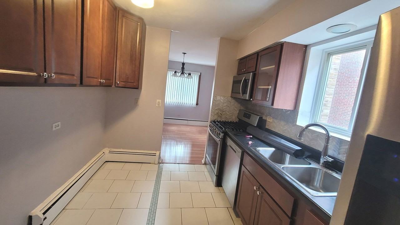 7227 N Ridge Blvd #2A - Photo 7 of 10