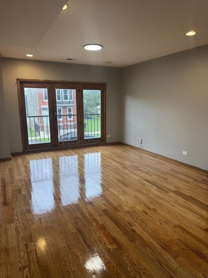1114 S Albany Ave #2 - Photo 3 of 10