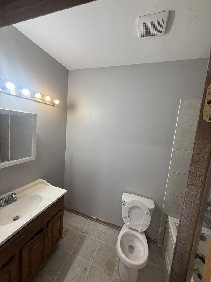 1114 S Albany Ave #2 - Photo 6 of 10